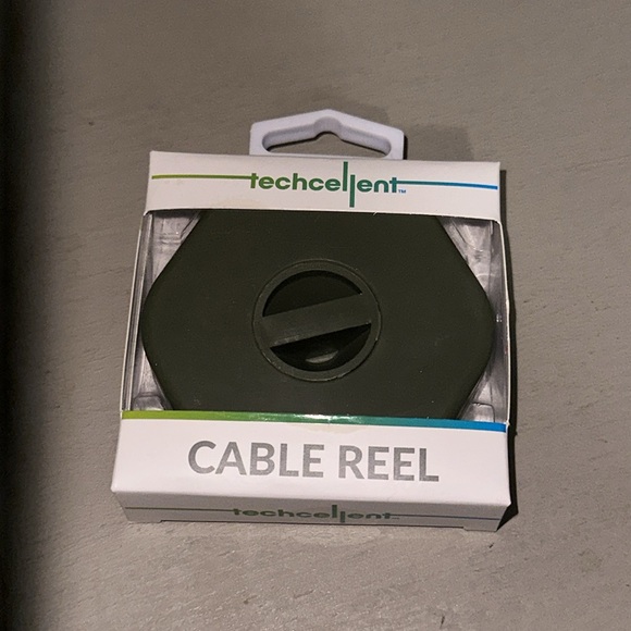 techcellent Bundle -Magnetic Wallet Stand-Charge & Sync Wrist Strap-Cable Reel - Picture 6 of 7